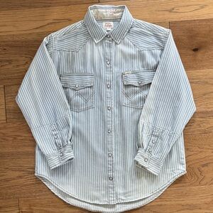 😊 Billabong x Wrangler Light Blue and White Striped Western Button-Down Women’s